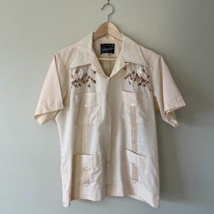 Vintage | 70s Floral Embroidered Mexican Guayabera - Size M